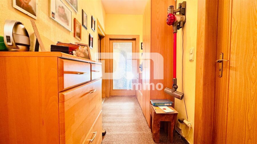 Modernisiertes Einfamilienhaus auf Traumgrundstück mit Wärmepumpe BJ 2025 + PV Anlage / Speicher - EG Flur / Diele